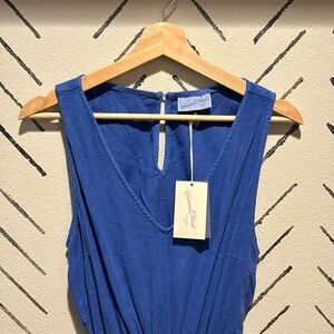 Universal threads blue jumper